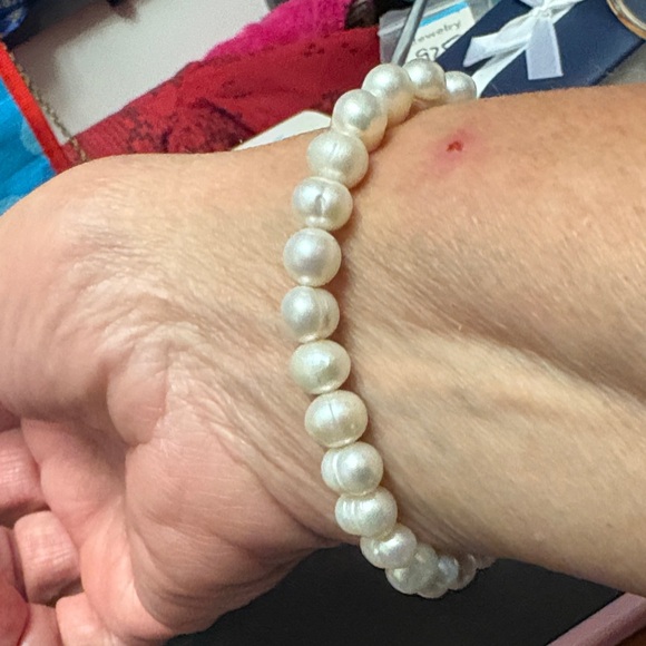 Stone Cross  with White Cultured Pearl Pearl Bracelet ( Brand New) - Picture 5 of 9